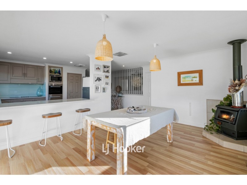 2 Regents Place, College Grove WA 6230