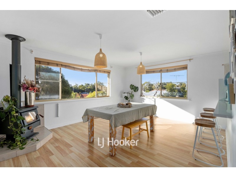 2 Regents Place, College Grove WA 6230