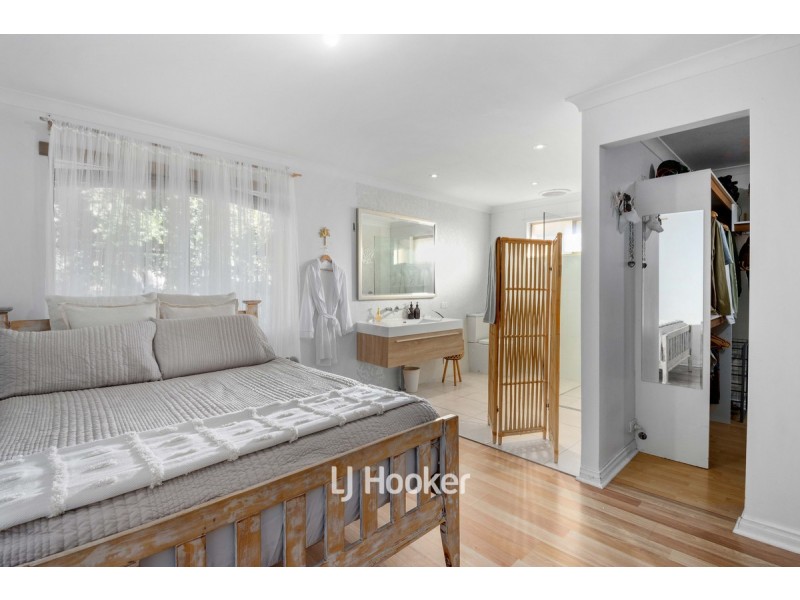 2 Regents Place, College Grove WA 6230