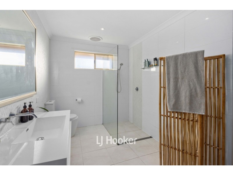 2 Regents Place, College Grove WA 6230