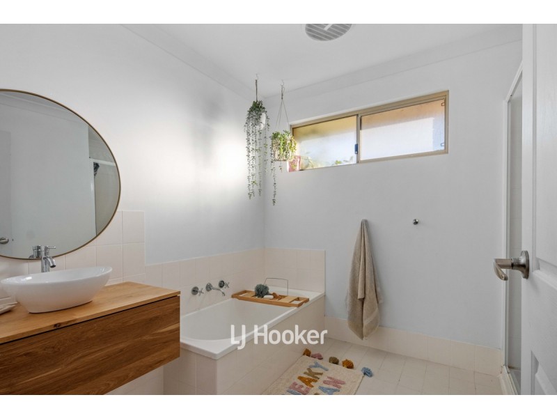 2 Regents Place, College Grove WA 6230