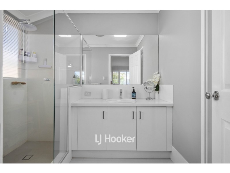 8 Avon Gardens, Millbridge WA 6232