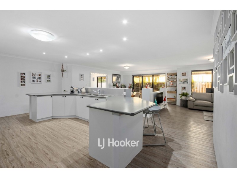 8 Avon Gardens, Millbridge WA 6232