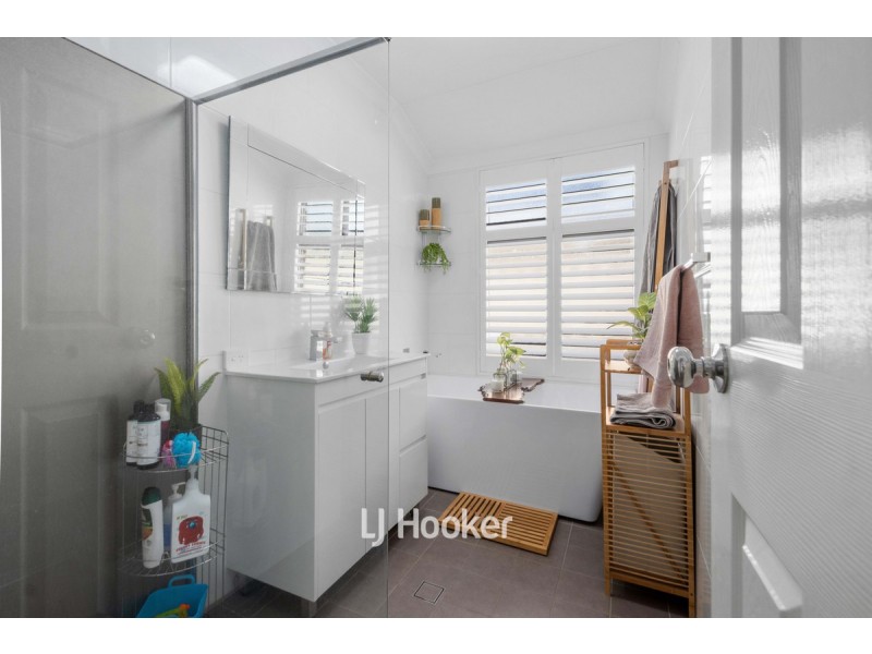 8 Avon Gardens, Millbridge WA 6232