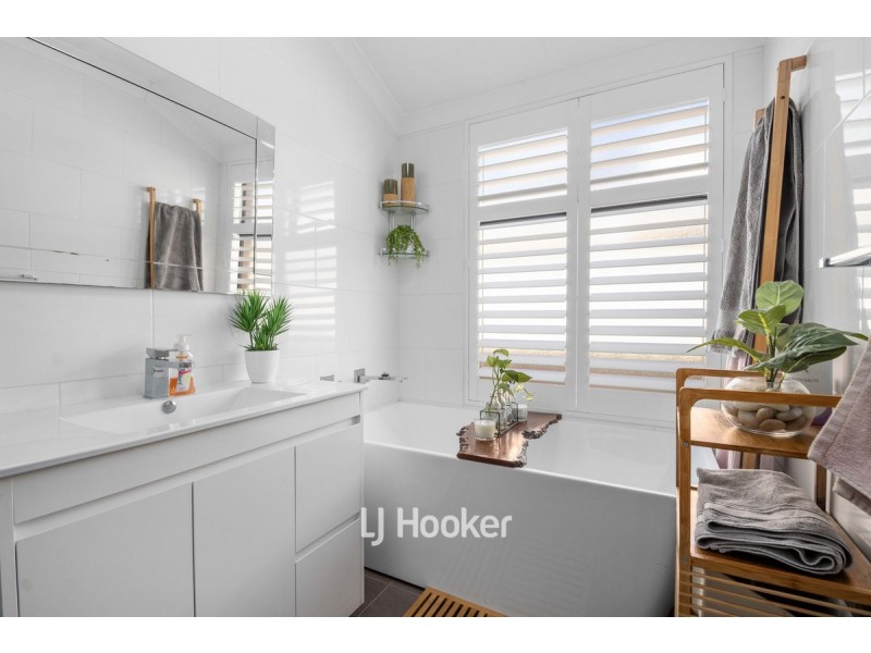 8 Avon Gardens, Millbridge WA 6232