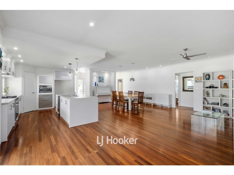 24 Treloar Road, Stirling Estate WA 6271