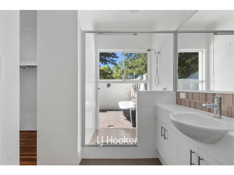 24 Treloar Road, Stirling Estate WA 6271