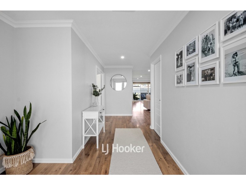 8 Claymore Loop, Dalyellup WA 6230