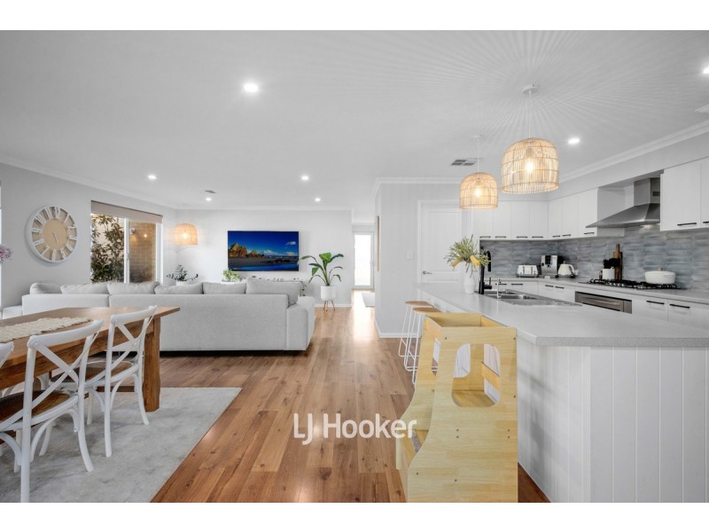 8 Claymore Loop, Dalyellup WA 6230