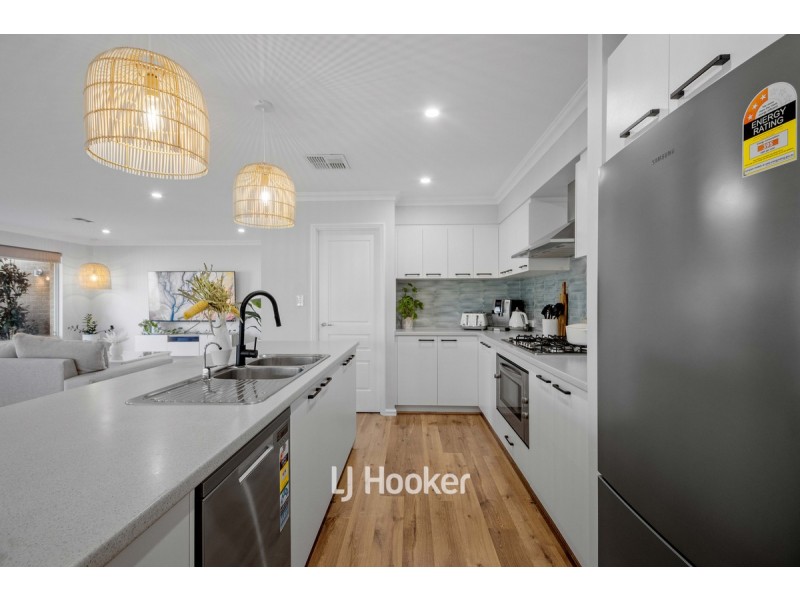 8 Claymore Loop, Dalyellup WA 6230