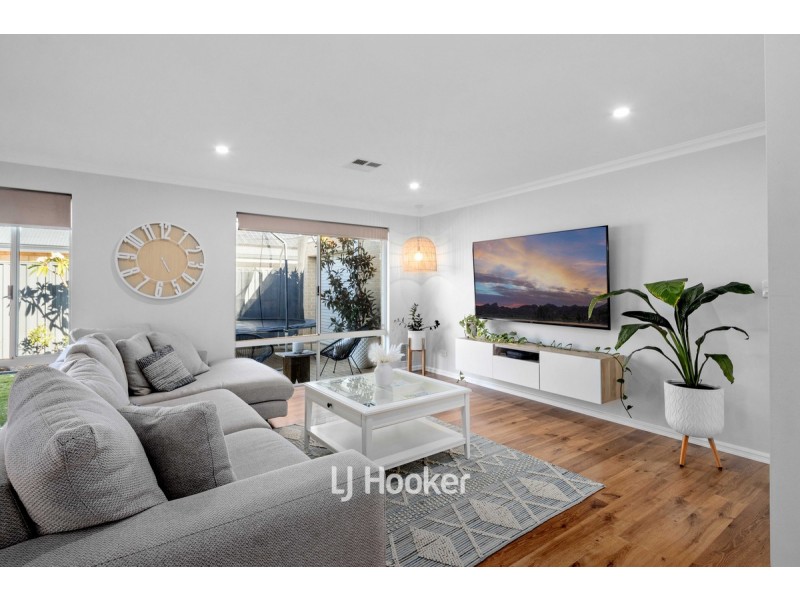 8 Claymore Loop, Dalyellup WA 6230