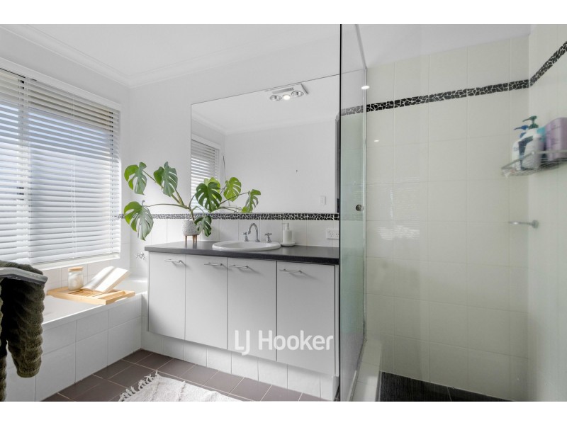 8 Claymore Loop, Dalyellup WA 6230