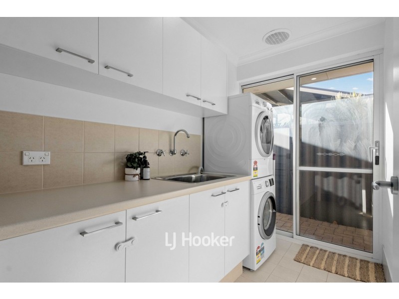 8 Claymore Loop, Dalyellup WA 6230