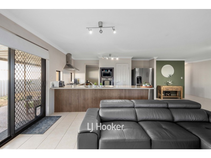 17 Chamberlain Grove, Millbridge WA 6232