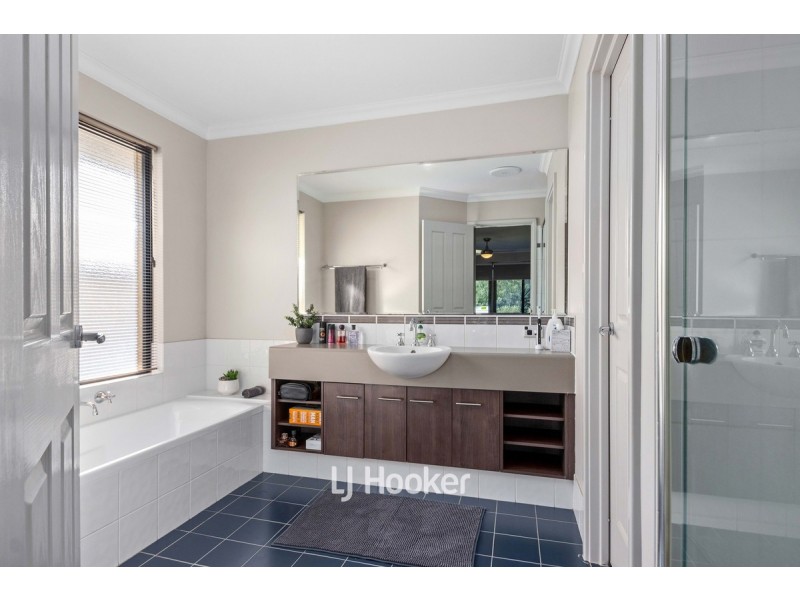 17 Chamberlain Grove, Millbridge WA 6232