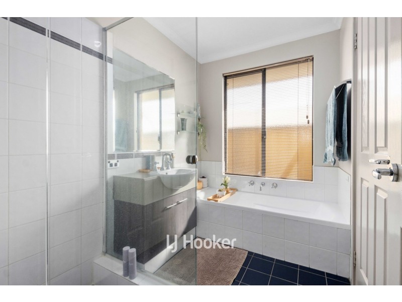 17 Chamberlain Grove, Millbridge WA 6232