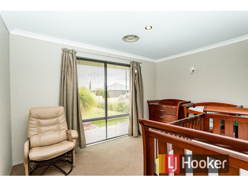 11 Tanzanite Road, Australind WA 6233