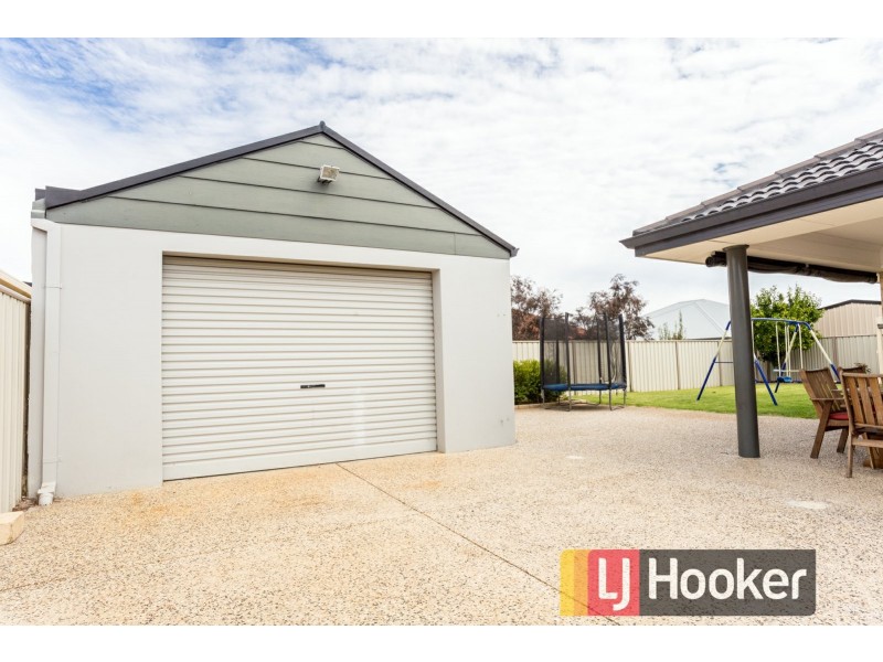 11 Tanzanite Road, Australind WA 6233