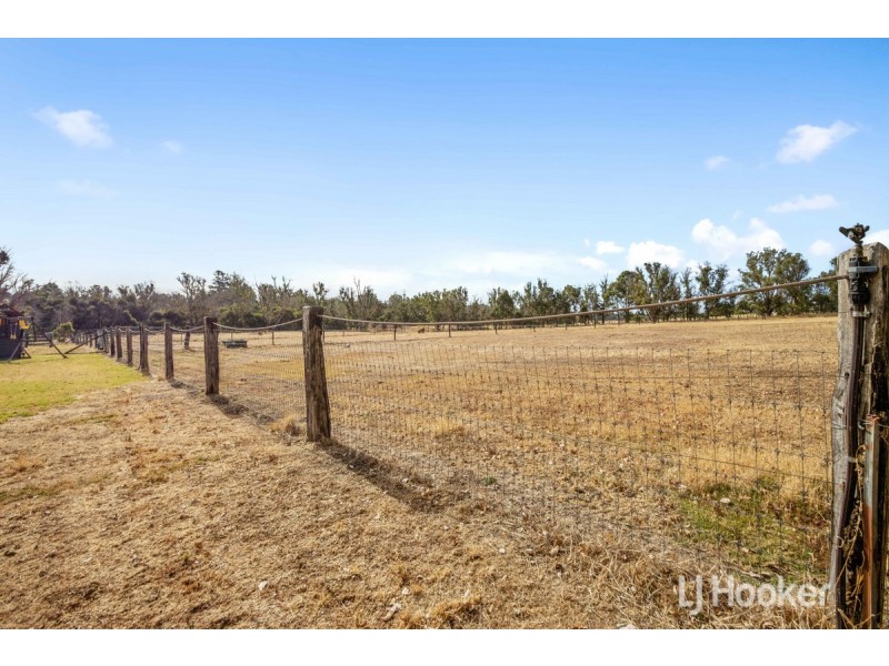 16 Wooding Road, Mcalinden WA 6225