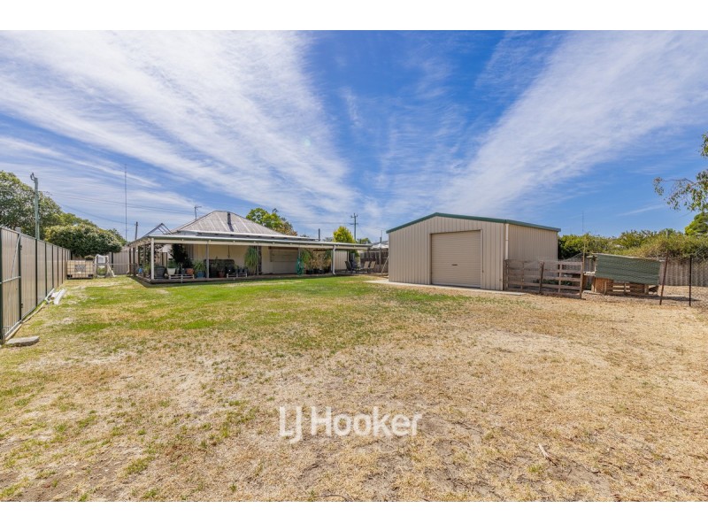7 Clarke Street, Burekup WA 6227