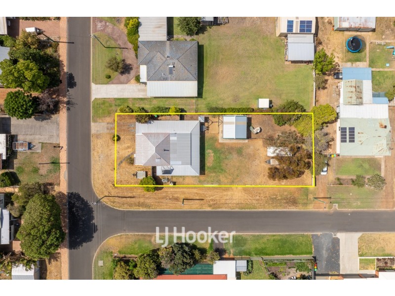 7 Clarke Street, Burekup WA 6227