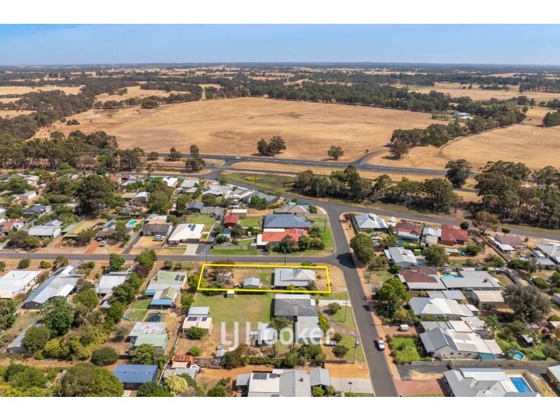 7 Clarke Street, Burekup WA 6227