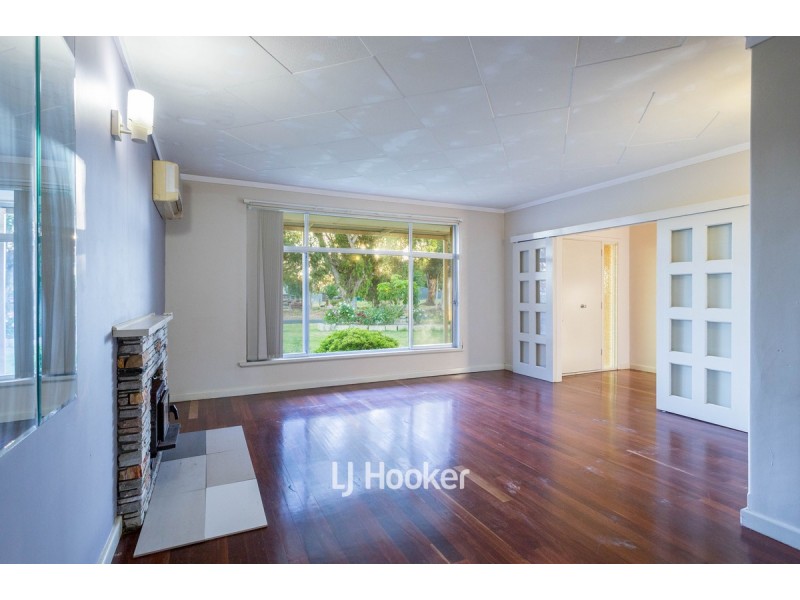 16 Hutchinson Road, Burekup WA 6227