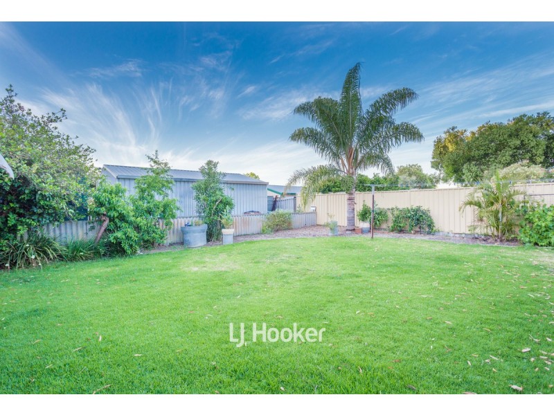 16 Hutchinson Road, Burekup WA 6227