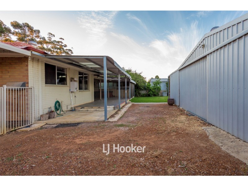 16 Hutchinson Road, Burekup WA 6227
