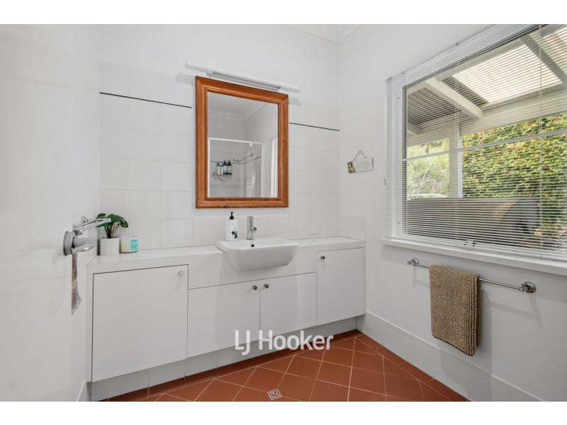 24 Junee Place, Yallingup Siding WA 6282
