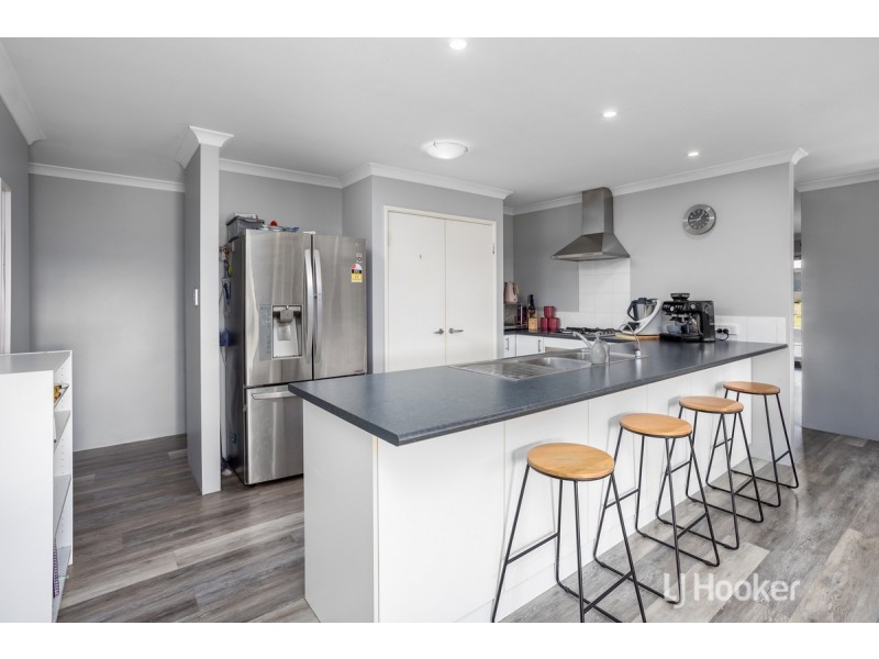 4 Sadler Circuit, Australind WA 6233