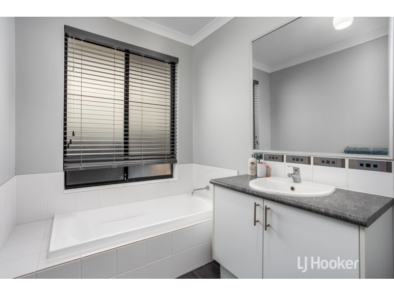 4 Sadler Circuit, Australind WA 6233