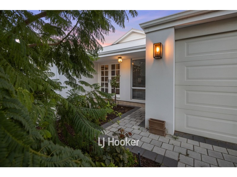 12 Garrigue Gardens, Yalyalup WA 6280