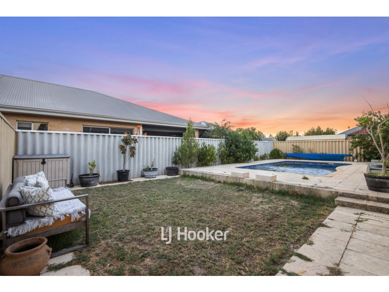 12 Garrigue Gardens, Yalyalup WA 6280