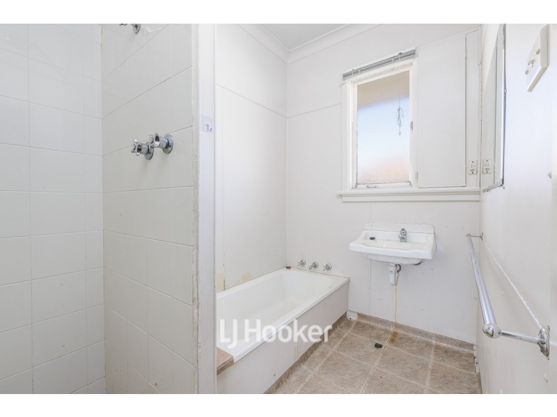 220 Clarke Street East, Carey Park WA 6230