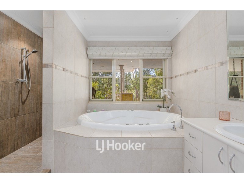 8 Cadell View, Millbridge WA 6232