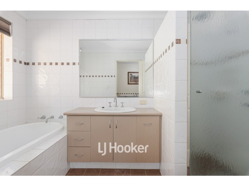 8 Cadell View, Millbridge WA 6232