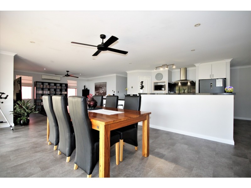 6 Possum Way, College Grove WA 6230