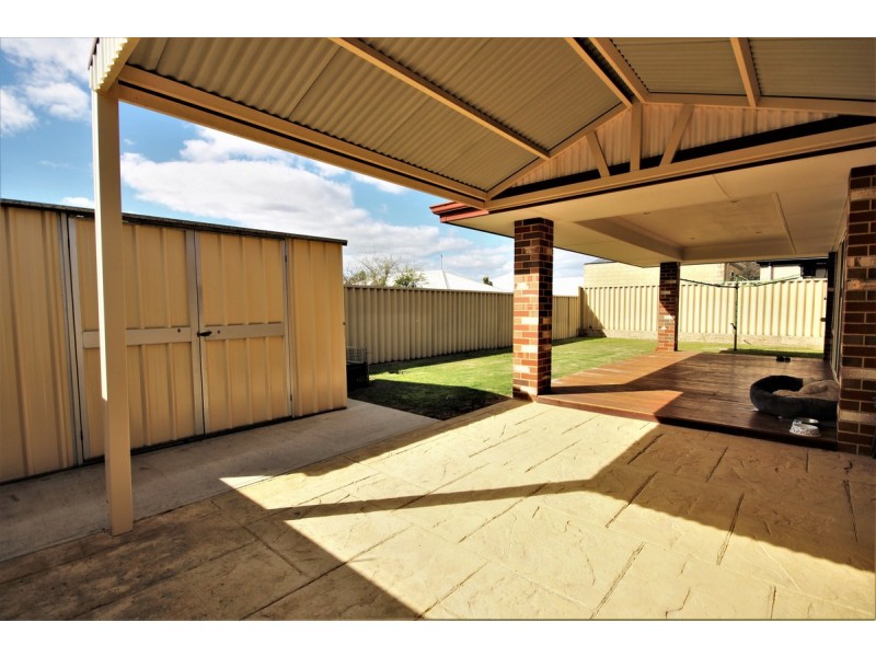 6 Possum Way, College Grove WA 6230