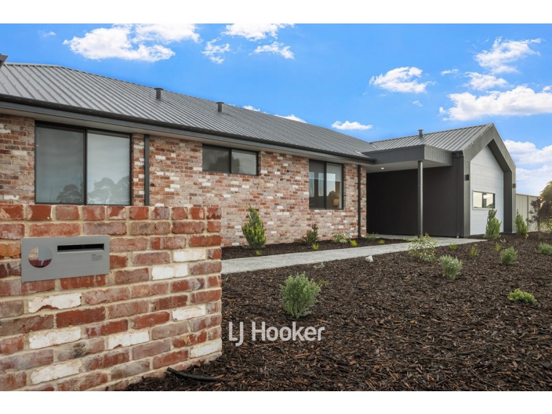 90 Grand Entrance, Australind WA 6233