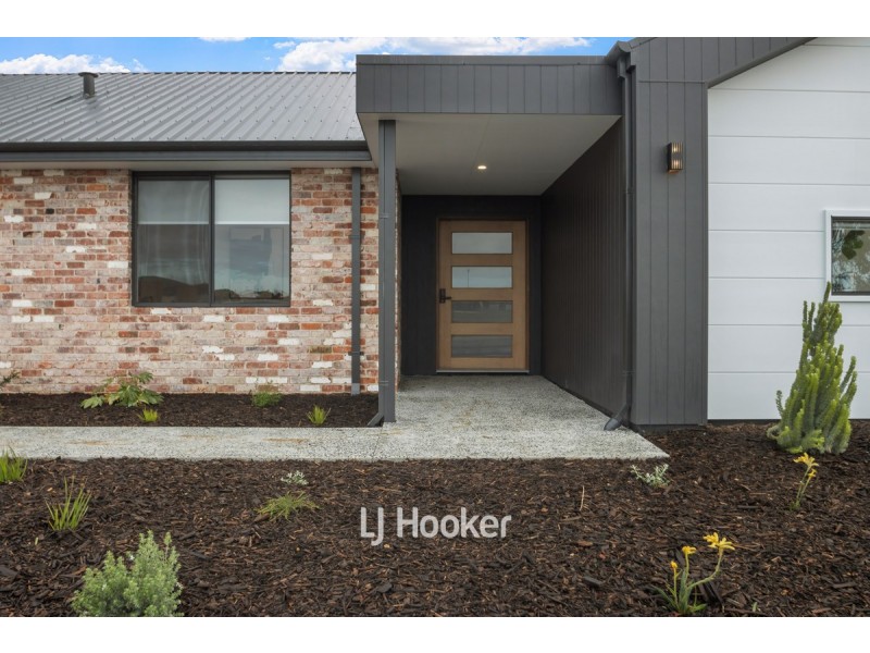 90 Grand Entrance, Australind WA 6233