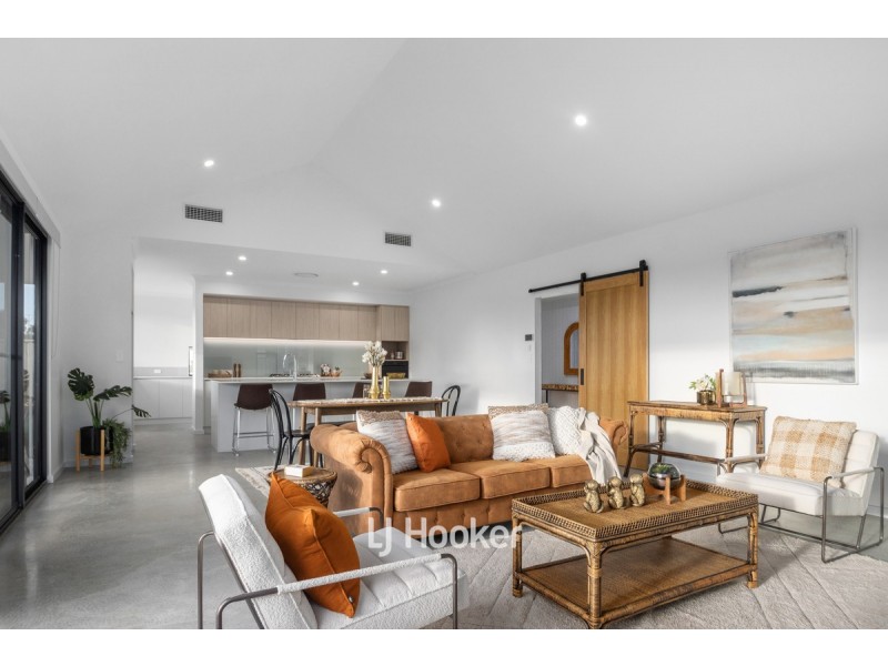 90 Grand Entrance, Australind WA 6233