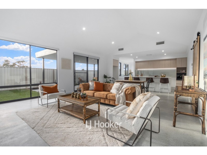 90 Grand Entrance, Australind WA 6233