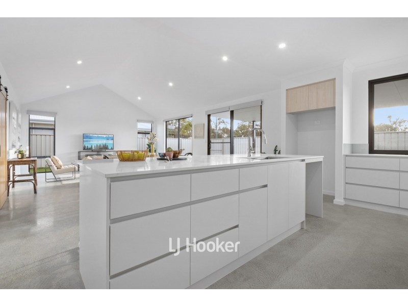 90 Grand Entrance, Australind WA 6233