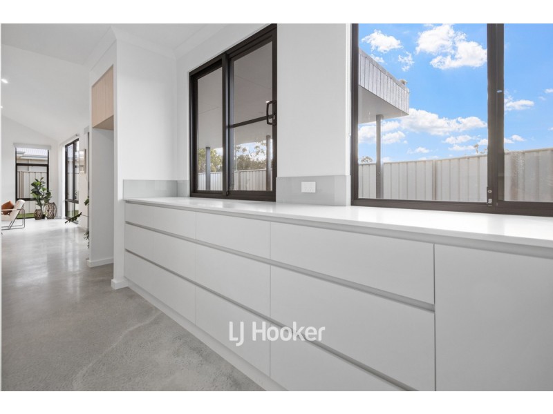 90 Grand Entrance, Australind WA 6233