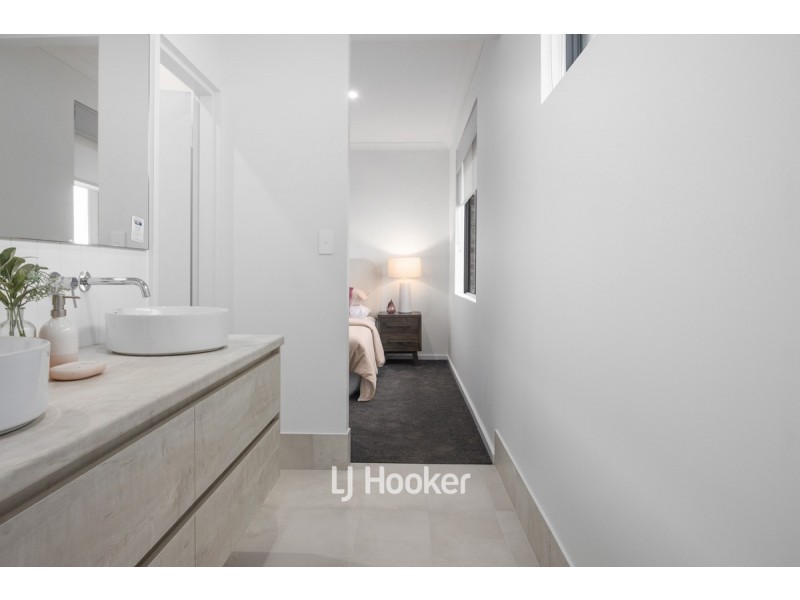 90 Grand Entrance, Australind WA 6233