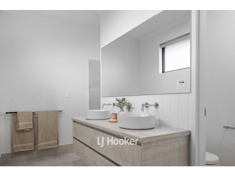 90 Grand Entrance, Australind WA 6233