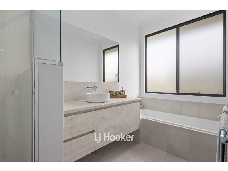 90 Grand Entrance, Australind WA 6233