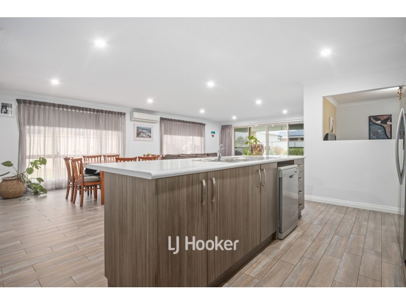 11 Ammolite Way, Australind WA 6233