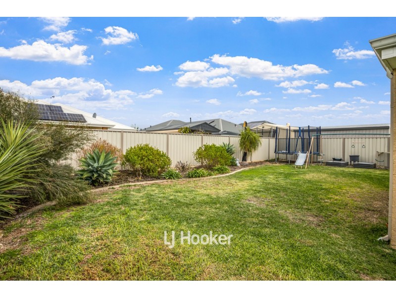 11 Ammolite Way, Australind WA 6233